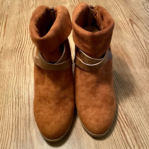 ND NEW DIRECTIONS MACEY’S JORIE RUST SUEDE CHUNKY HEELED ANKLE BOOTS SIZE 10 - Picture 15 of 16